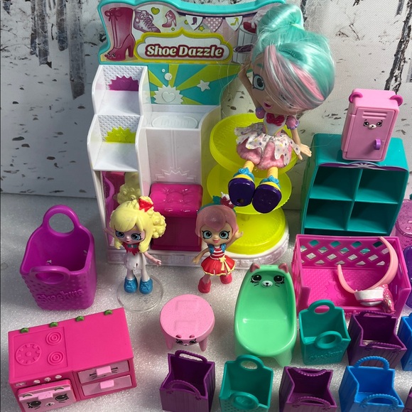 Shopkins Lot & Accessories (160 Shopkins) - Picture 2 of 7